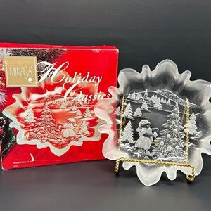 Mikasa Holiday Classics Ethced Glass Plate Clear/Frosted 9.5” Christmas EUC